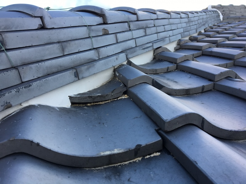 瓦屋根・漆喰補修が大切な理由