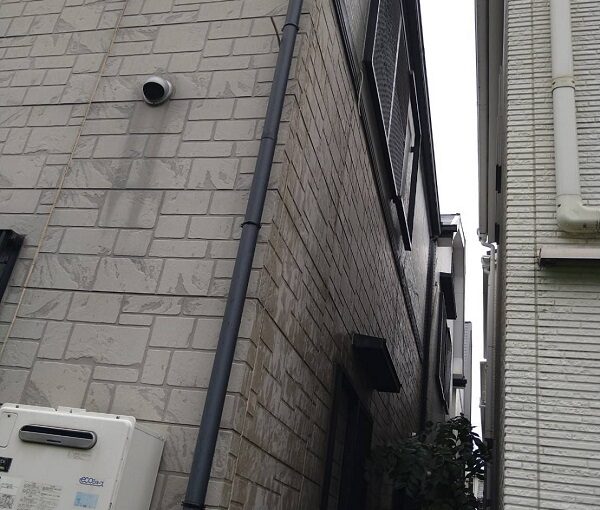 大阪府豊中市　D様邸　屋根塗装　外壁塗装　無料調査　カビが生えているのは、防水効果が低下している証拠です (4)