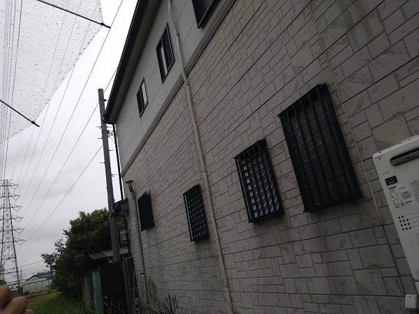 大阪府豊中市　D様邸　屋根塗装　外壁塗装　無料調査　カビが生えているのは、防水効果が低下している証拠です (3)
