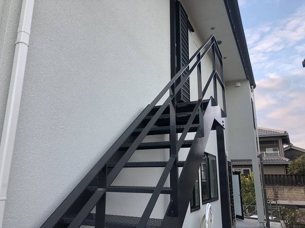 大阪府摂津市　鉄骨階段塗装　錆びの恐ろしさ　塗装の工程 (5)
