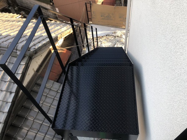 大阪府摂津市　鉄骨階段塗装　錆びの恐ろしさ　塗装の工程 (4)