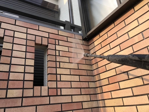 大阪府寝屋川市　外壁塗装　下地処理の重要性　高圧洗浄 (1)