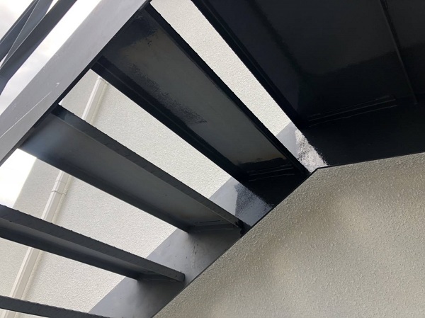 大阪府摂津市　鉄骨階段塗装　錆びの恐ろしさ　塗装の工程 (1)