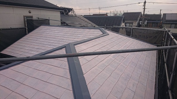 大阪府吹田市　屋根塗装　棟板金の釘の打ち直し　下塗り (1)