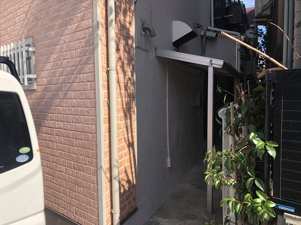 大阪府大阪市　外壁塗装　モルタル外壁の膨れ　エスケー化研　水性ソフトサーフSG (1)