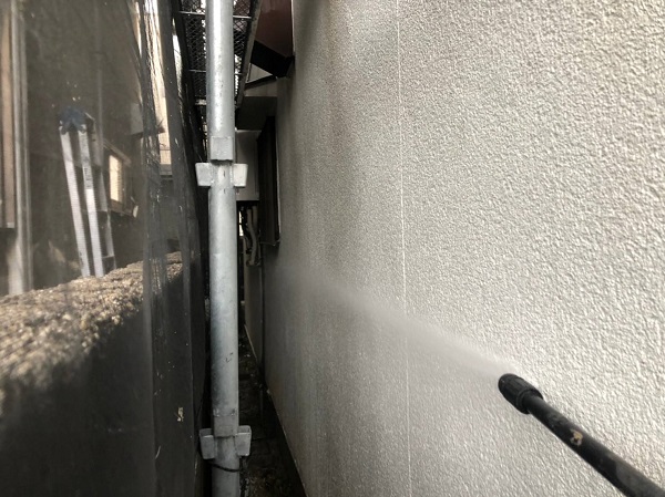 大阪府大阪市　外壁塗装・防水工事　散水試験　ベランダが原因での雨漏り (1)