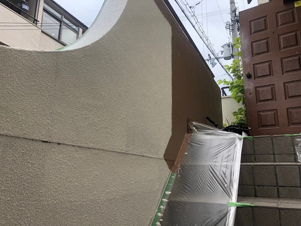 大阪府大東市　外壁塗装・防水工事　雨漏り補修　外壁、軒天塗装　ローラー工法 (7)