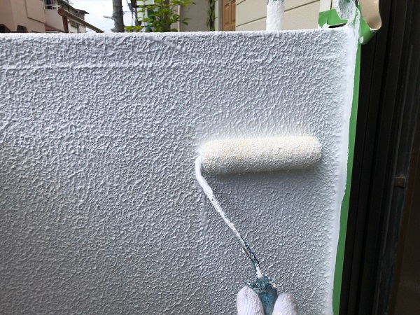 大阪府大東市　外壁塗装・防水工事　雨漏り補修　外壁、軒天塗装　ローラー工法 (5)