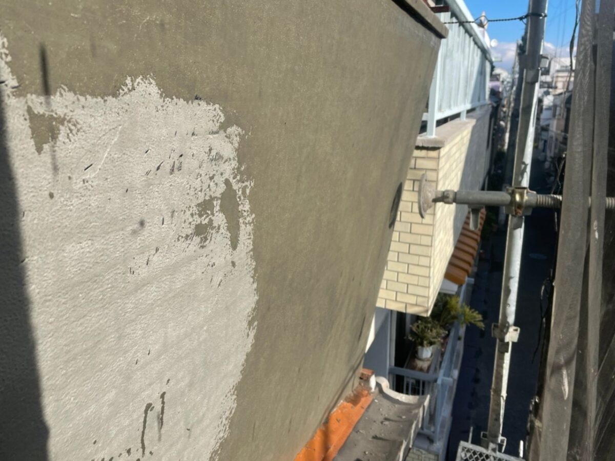 大阪府大阪市　ベランダ壁のモルタル塗りを行いました