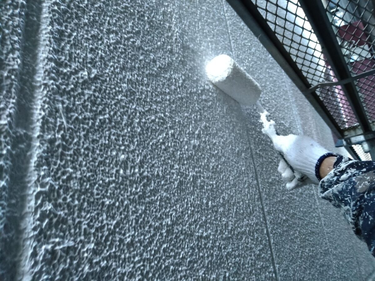 大阪府摂津市　外壁塗装工事　クラックは早めに修理しましょう！