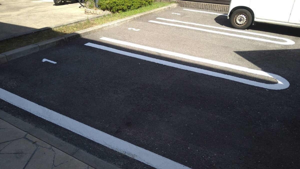 大阪府大阪市　外壁塗装工事　駐車場のライン引き塗装