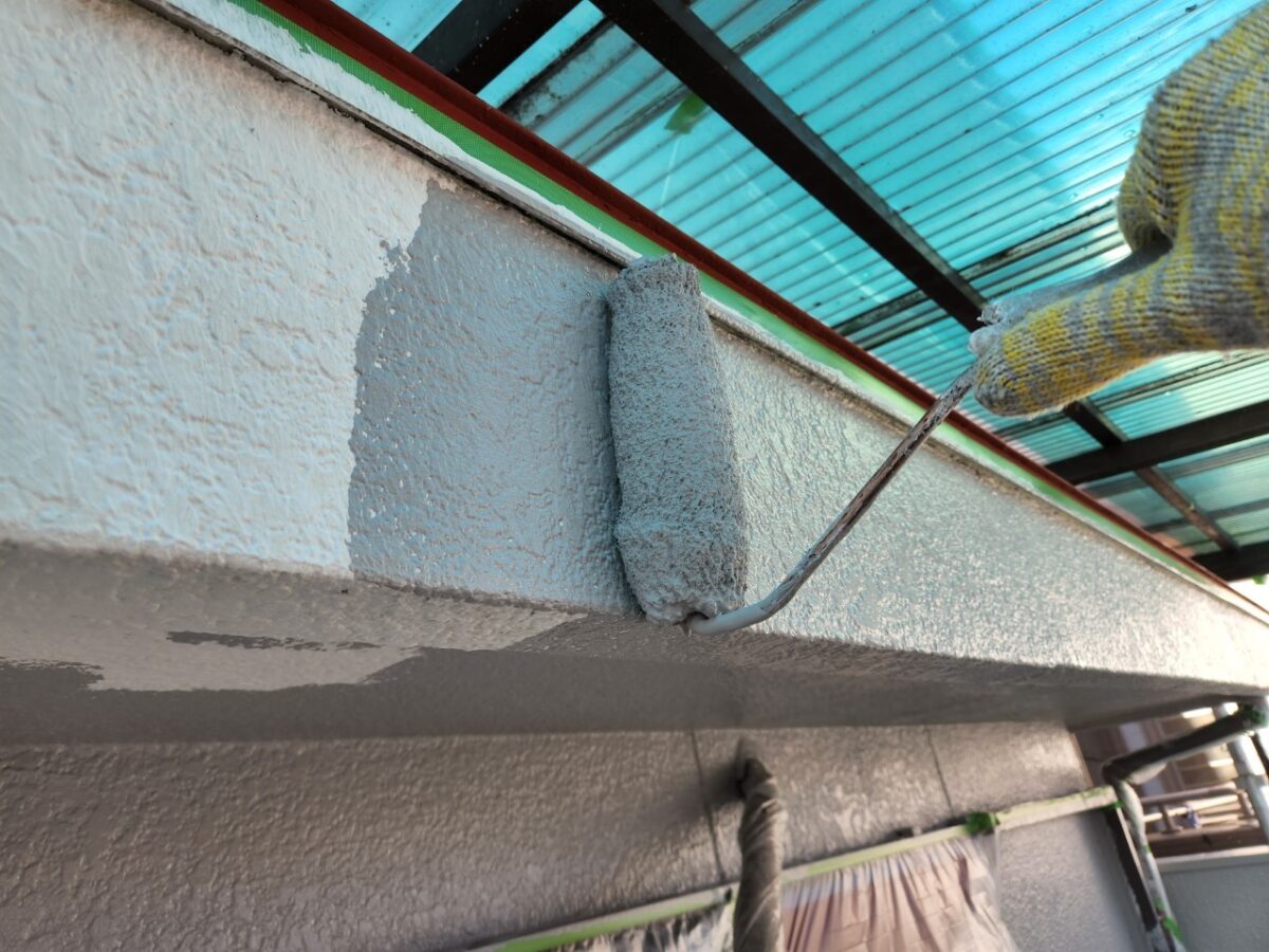 大阪府寝屋川市　外壁塗装工事　破風板と軒天井の塗装