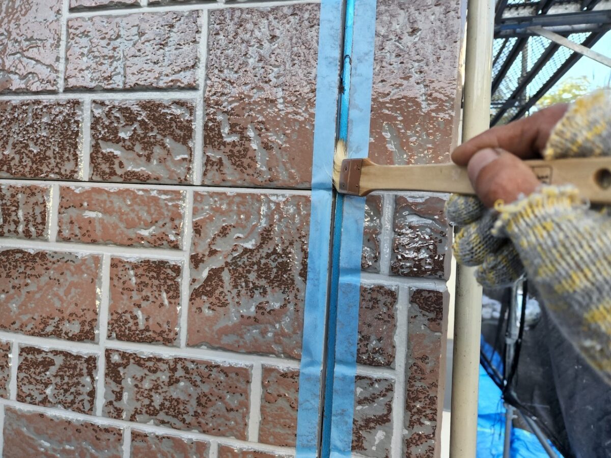 奈良県香芝市　外壁塗装工事　サイディング目地のコーキング打ち替え