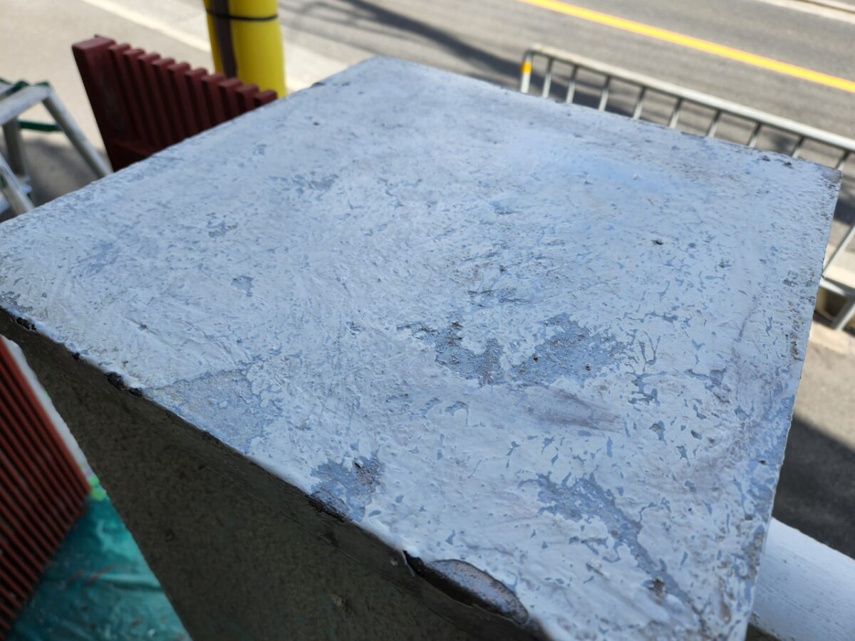 大阪府寝屋川市　外壁塗装工事　塀のケレン作業　塗膜を剥がす理由