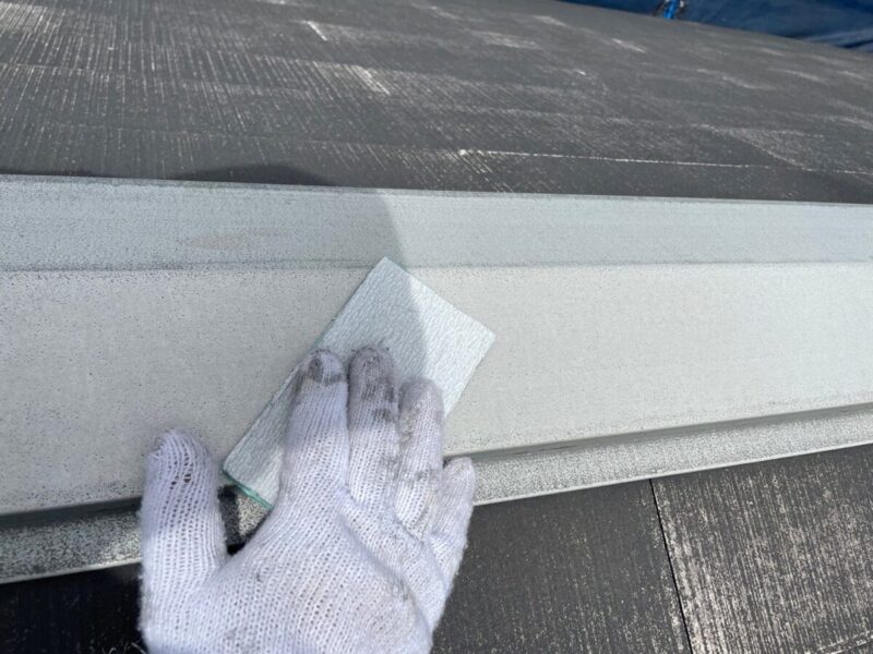 大阪府大阪市　T様邸　屋根・外壁塗装工事　屋根板金のケレン作業