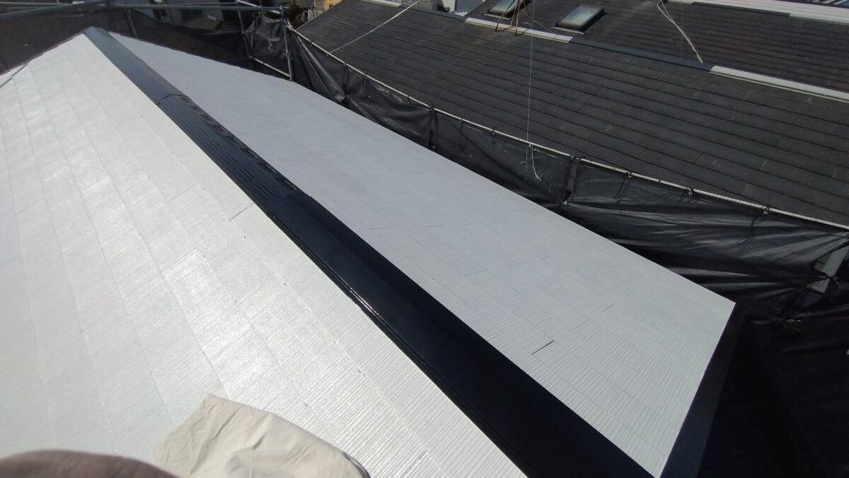 大阪府大阪市　T様邸　屋根・外壁塗装工事　屋根の上塗り　遮熱塗装仕上げ