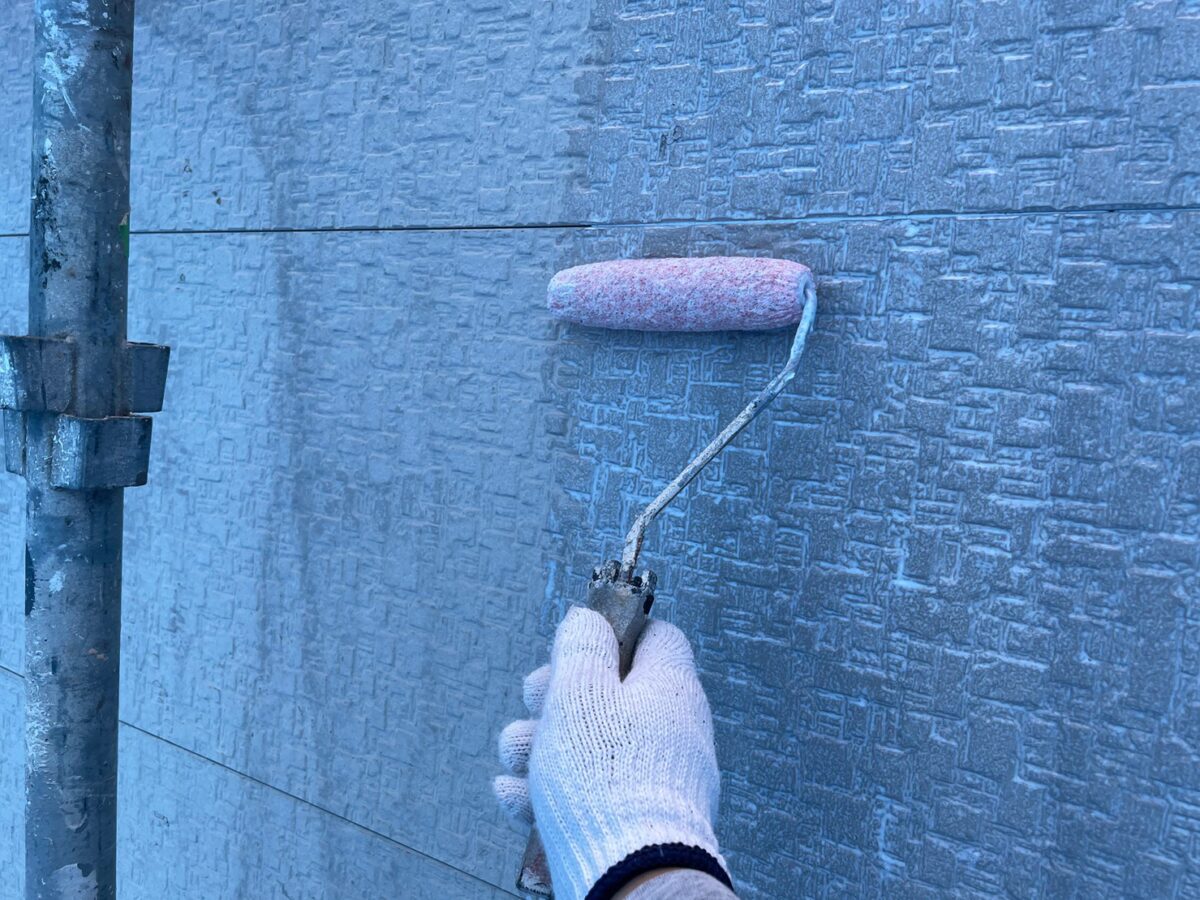 大阪府大阪市　T様邸　屋根・外壁塗装工事　外壁の下塗り　シーラー塗布