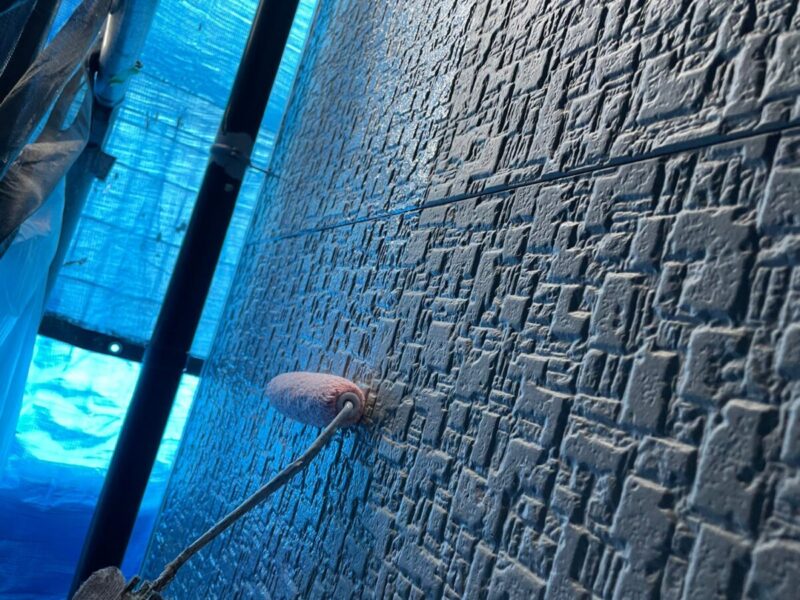 大阪府大阪市　T様邸　屋根・外壁塗装工事　外壁の下塗り　シーラー塗布