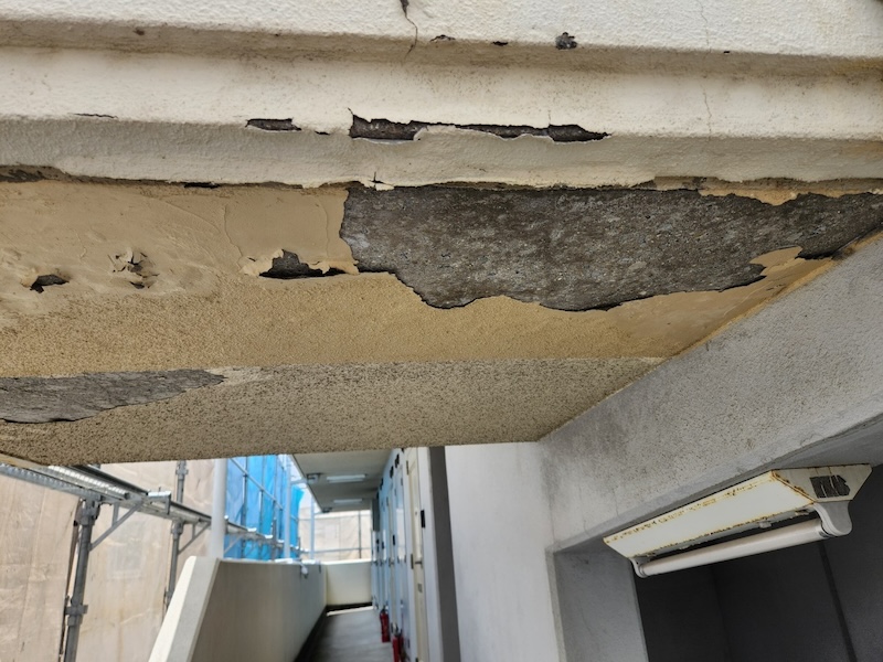 大阪府摂津市　屋根塗装・外壁塗装・防水工事　外壁下地の補修　塗膜剥離が起きる原因