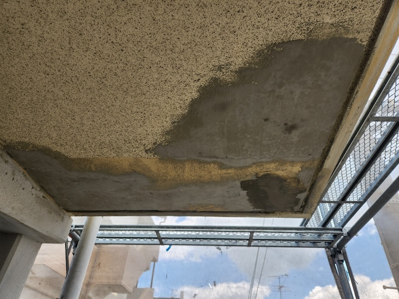 大阪府摂津市　屋根塗装・外壁塗装・防水工事　外壁下地の補修　塗膜剥離が起きる原因