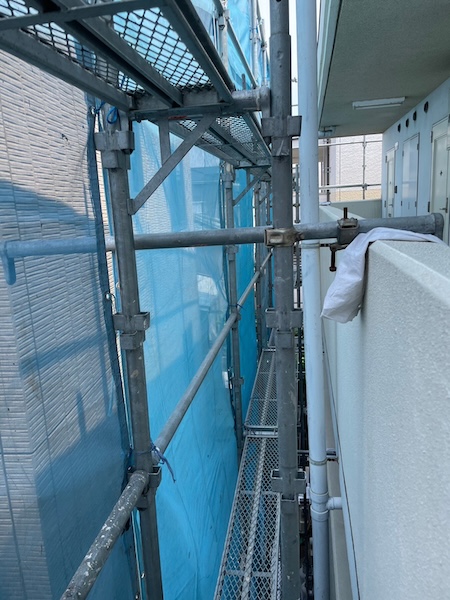 大阪府摂津市　屋根塗装・外壁塗装・防水工事　きれいな現場を保つ養生作業
