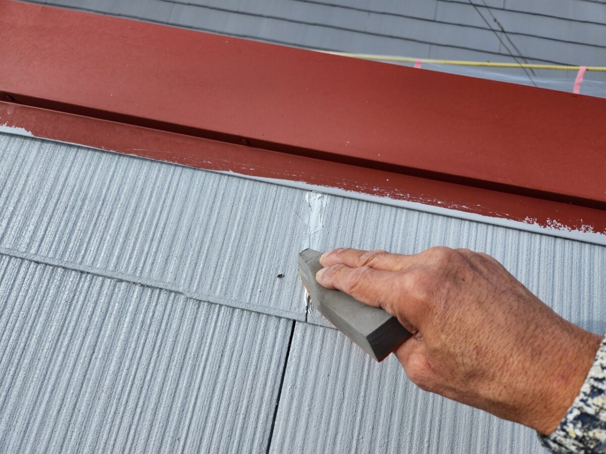 屋根塗装で重要な2つの工程。下地処理と下塗りの重要性を解説！