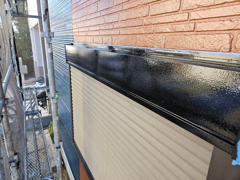 大阪府大阪市　H様邸　屋根塗装・外壁塗装工事　鉄部　シャッターボックスの塗装を行いました！