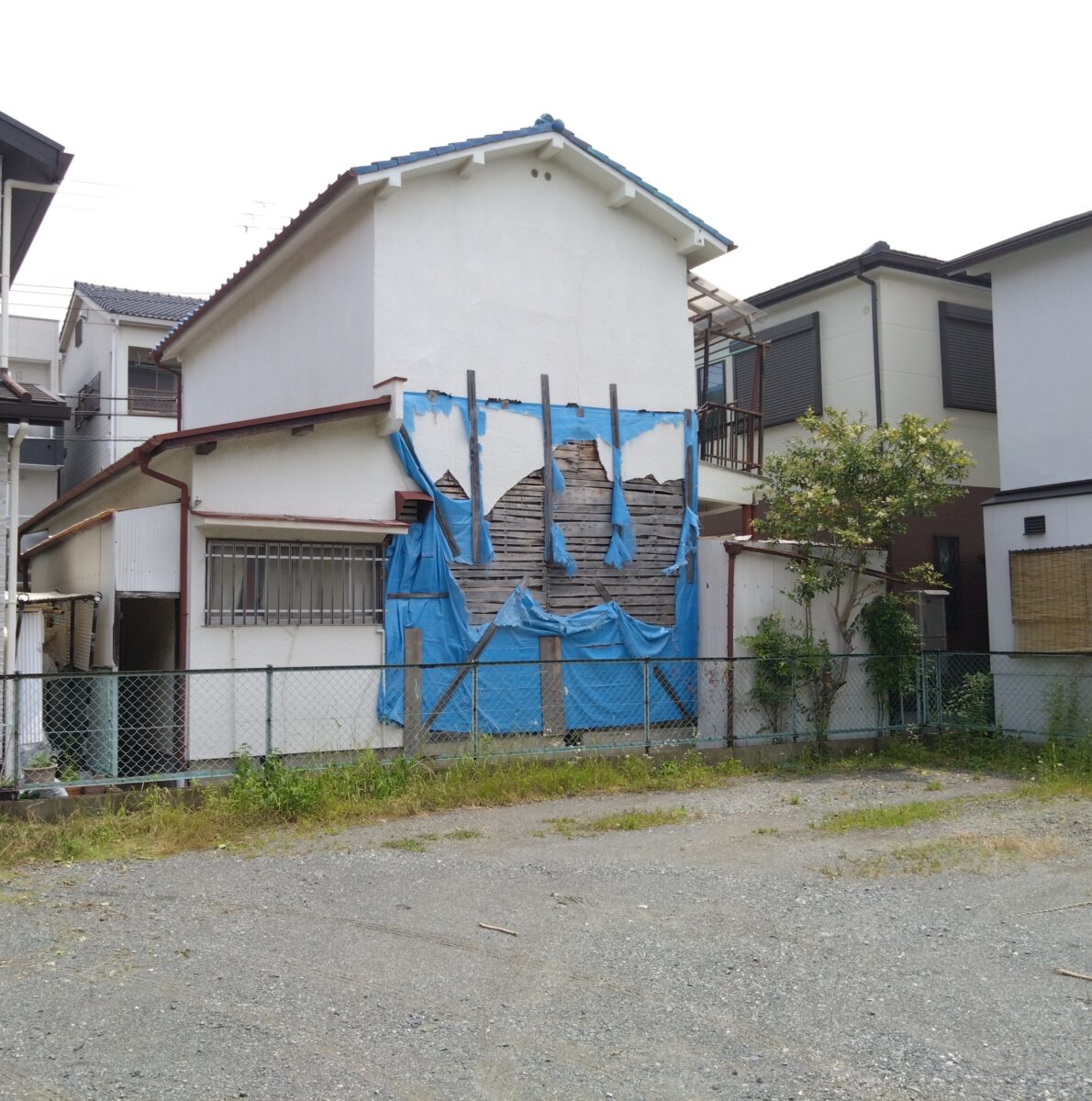屋根塗装・外壁塗装工事が完了。施工前後をレポート！｜大阪府大阪市