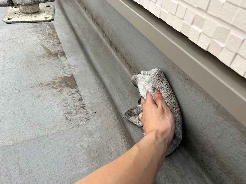 ベランダFRP防水 トップコートの塗り替え 下地処理までをレポート！｜大阪府寝屋川市