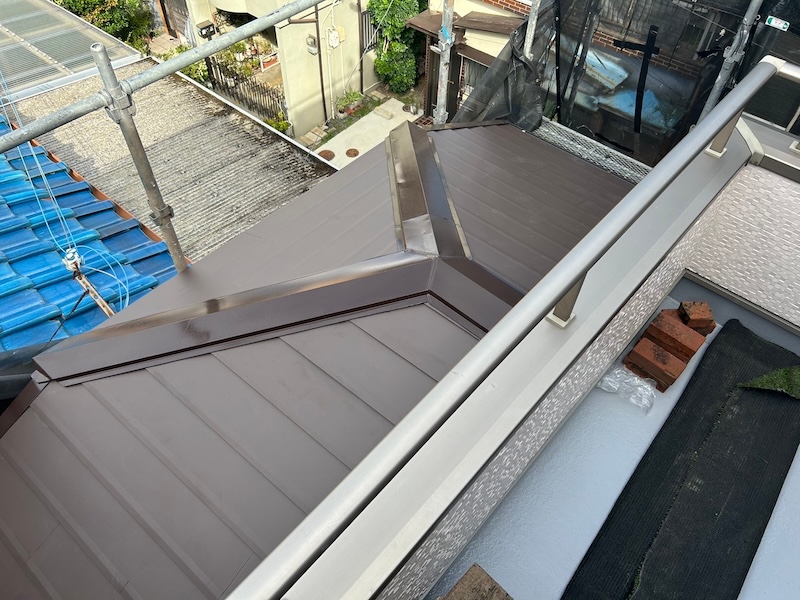 大阪府寝屋川市｜屋根重ね葺き工事 下屋仕上げまでをレポート！