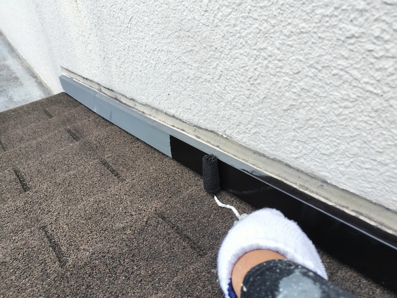 大阪府摂津市｜階段手すりと屋根板金を塗装。鉄部はサビにご注意ください！