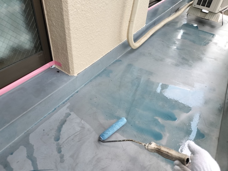 ベランダ防水工事 下地処理と下塗りをレポートします！｜大阪府摂津市