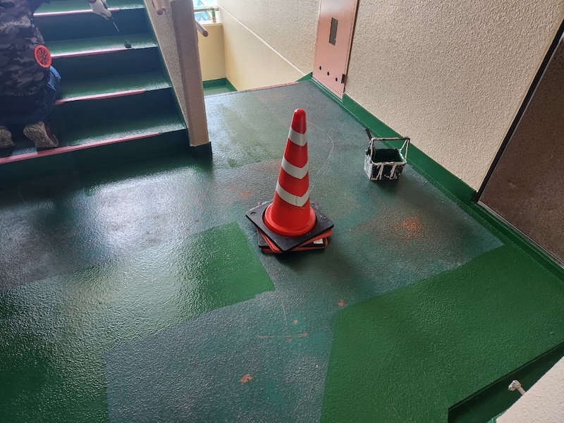 大阪府摂津市｜マンションの通路も塗装させていただきました！