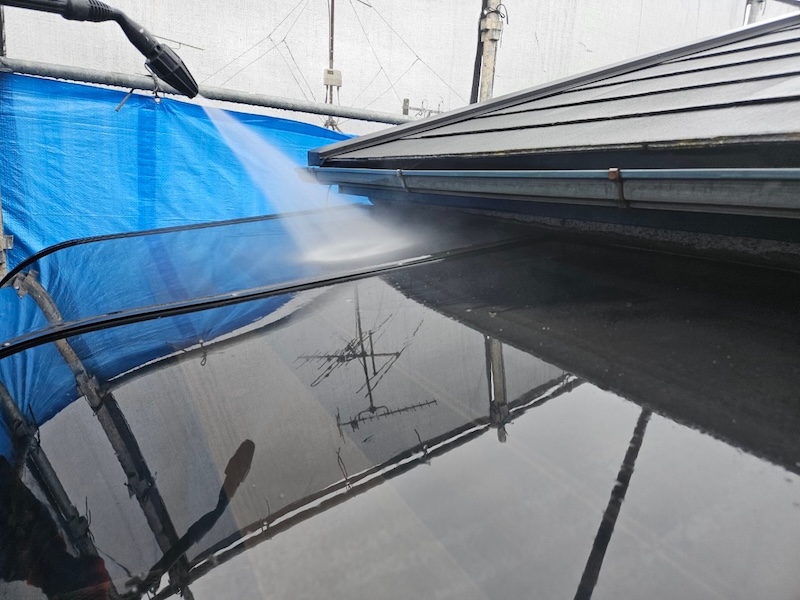 大阪府吹田市｜雨樋やベランダ屋根などふだんお手入れできないところも清掃しました！