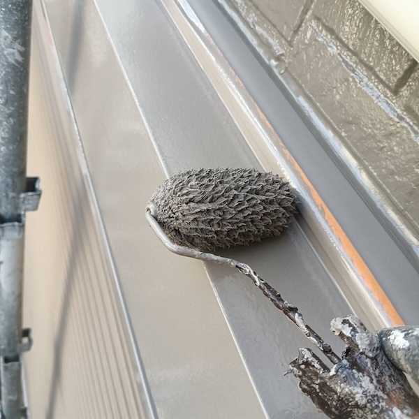 大阪府寝屋川市｜シャッターボックスは既存に合わせてグレーで塗装しました