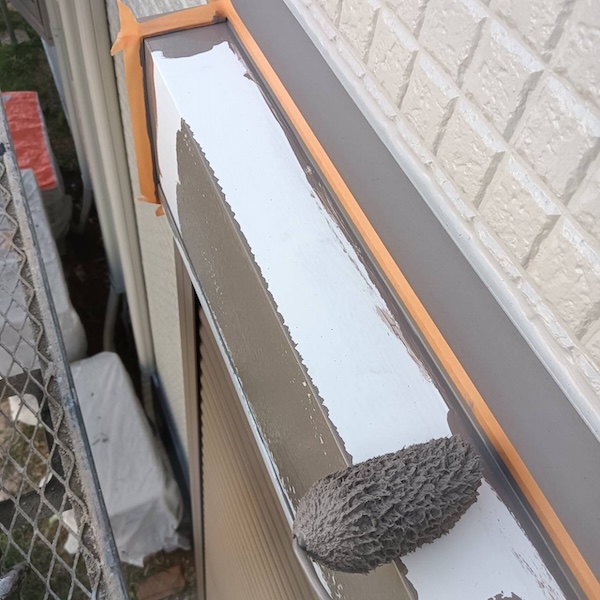 大阪府寝屋川市｜シャッターボックスは既存に合わせてグレーで塗装しました