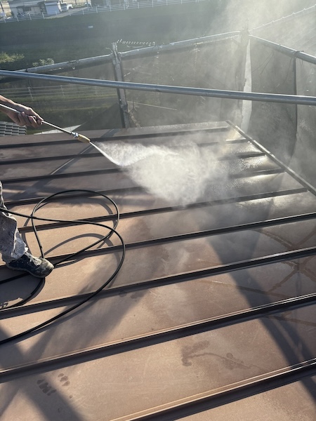 大阪府大阪市|屋根の洗浄作業をレポート!屋根は定期点検をお勧めします!