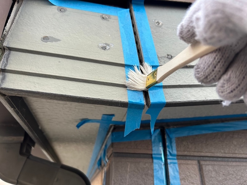 取り合い部や継ぎ目、出隅のコーキング工事をレポート|大阪府大阪市