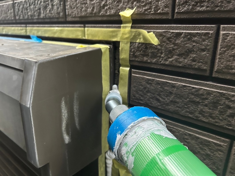 大阪府大阪市｜窓まわりのコーキング工事 増し打ち工法で施工！