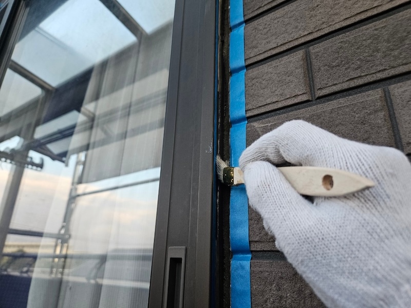 大阪府大阪市｜窓まわりのコーキング工事 増し打ち工法で施工！