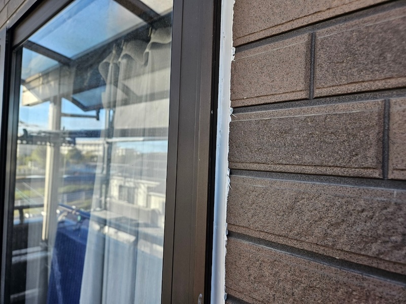 大阪府大阪市｜窓まわりのコーキング工事 増し打ち工法で施工！