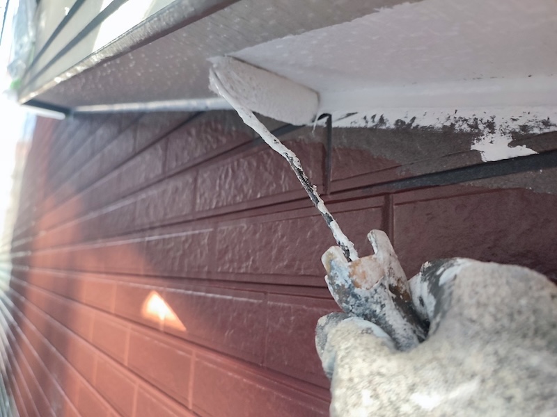 大阪府大阪市｜軒天井は取り合い部のシール処理と下塗りから上塗りまで行いました！