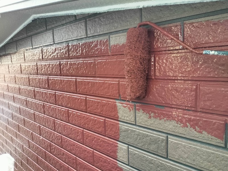 外壁塗装の中塗り工程をレポート！外壁の3回塗りとは？｜大阪府大阪市