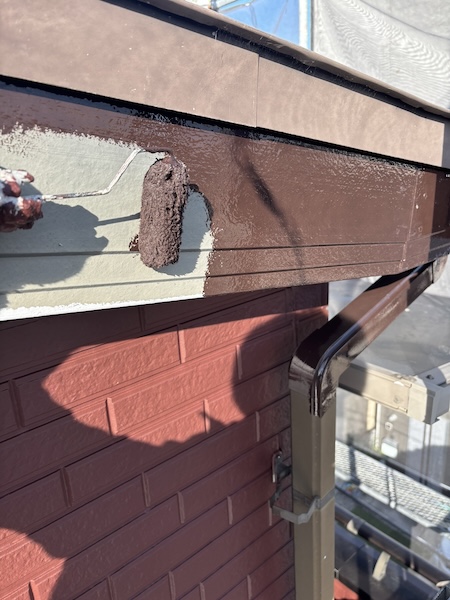 塩ビ配管と破風板を塗装しました！｜大阪府大阪市