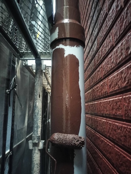 塩ビ配管と破風板を塗装しました！｜大阪府大阪市