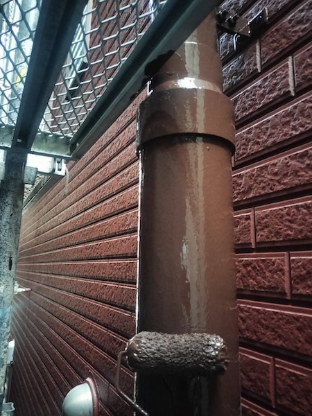 塩ビ配管と破風板を塗装しました！｜大阪府大阪市