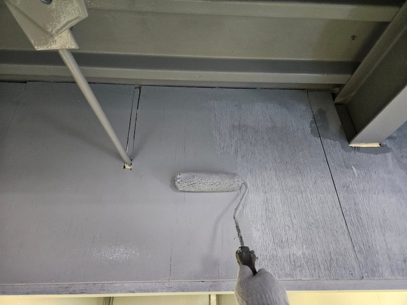 大阪府寝屋川市｜車庫の壁合板を塗装しました！