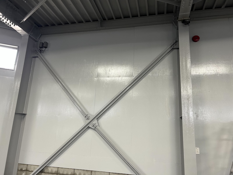 大阪府寝屋川市｜車庫の塗装が完了しました！施工後をレポート