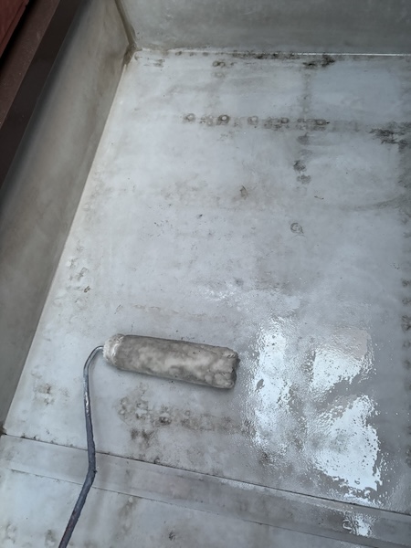 大阪府大阪市|ベランダ防水工事 トップコートを塗装しました!