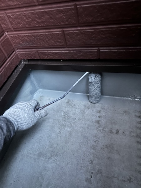 大阪府大阪市|ベランダ防水工事 トップコートを塗装しました!